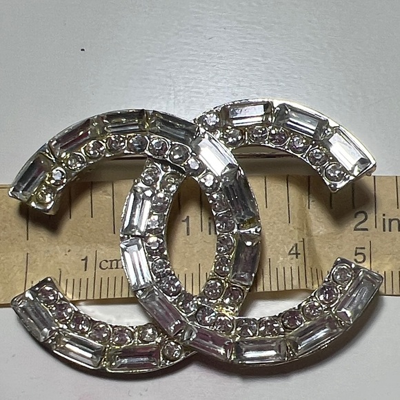 Luxurious Crystal-Embellished Gold and Silver Brooch - Picture 4 of 4